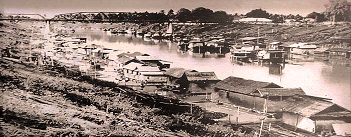 'Historical Photo of the many Houseboats on Nan River after the Fire Devastation in 1957' by Asienreisender